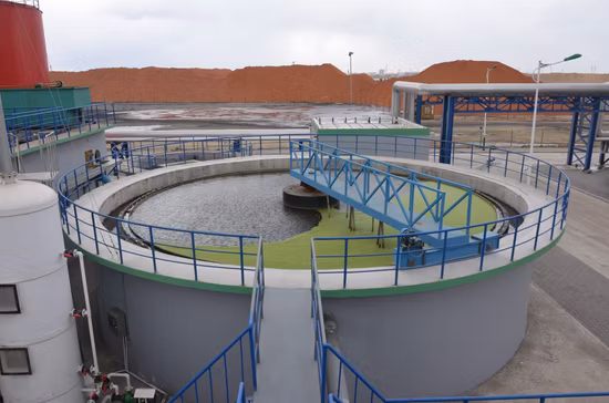 Épaississeur d'entraînement de centre d'entraînement périphérique d'eaux usées de la Chine Équipement tournant de grattoir de boue